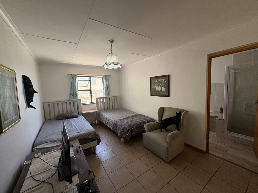 4 Bedroom Property for Sale in Pearl Bay Western Cape